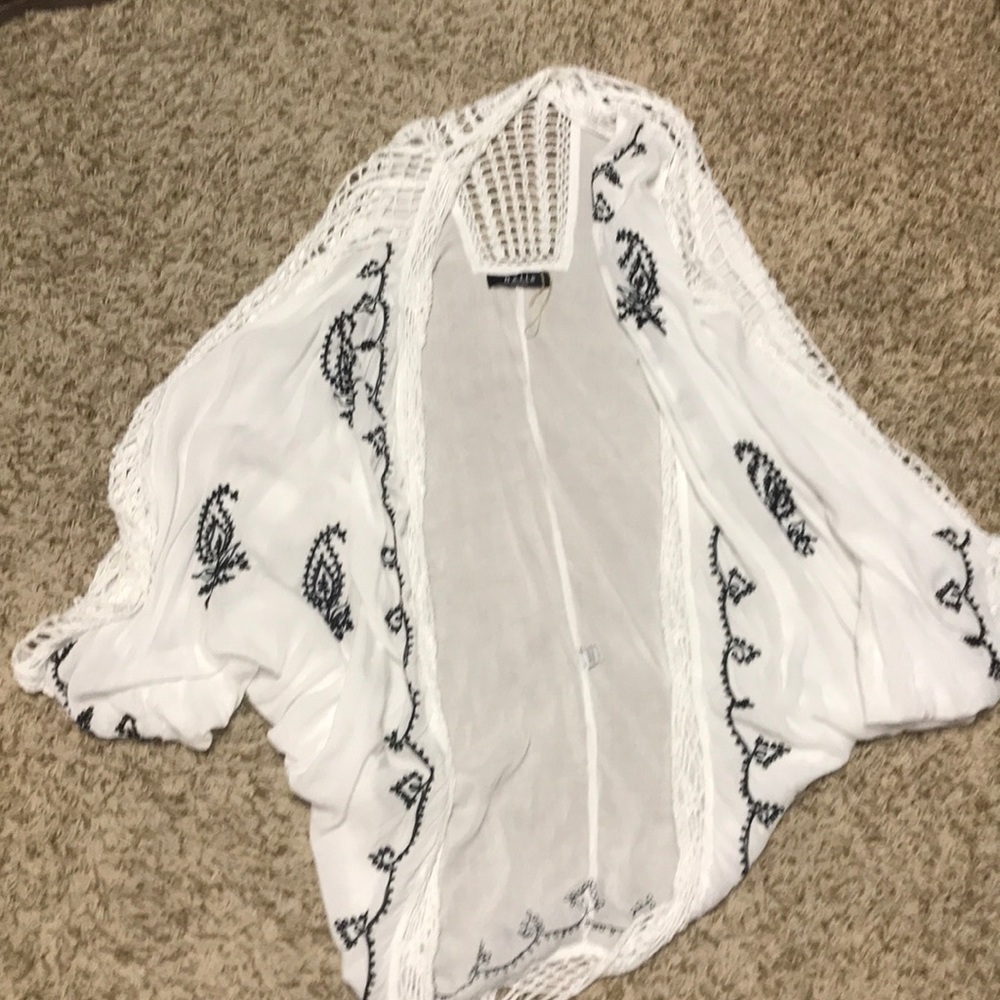 White with black detail Kimono